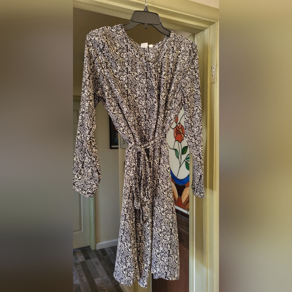 GAP Black and White Paisley Long Sleeve Dress